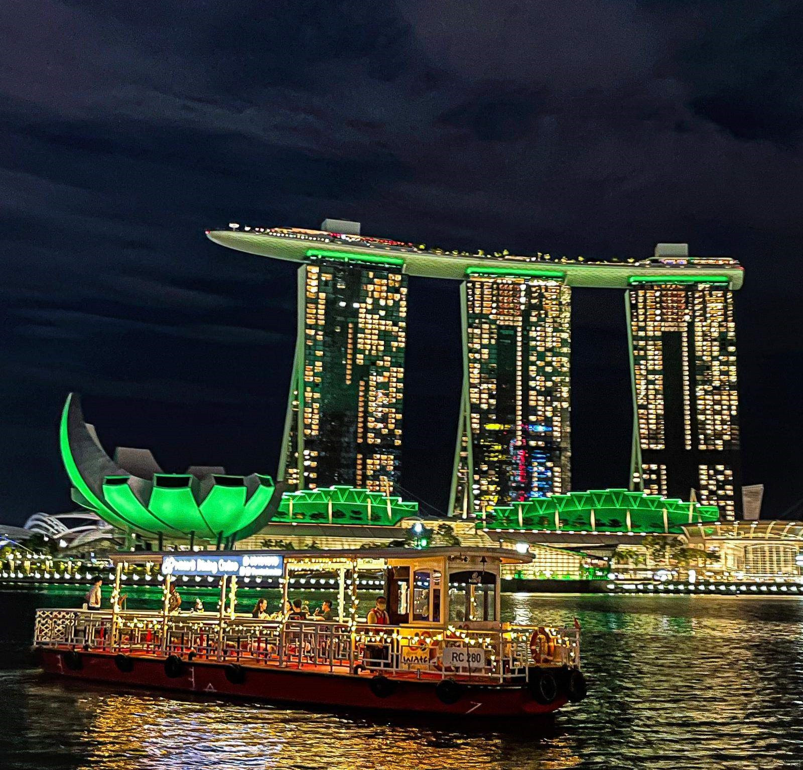 Trải nghiệm du thuyền trên sông Singapore ngắm cảnh vịnh Marina Bay về đêm 